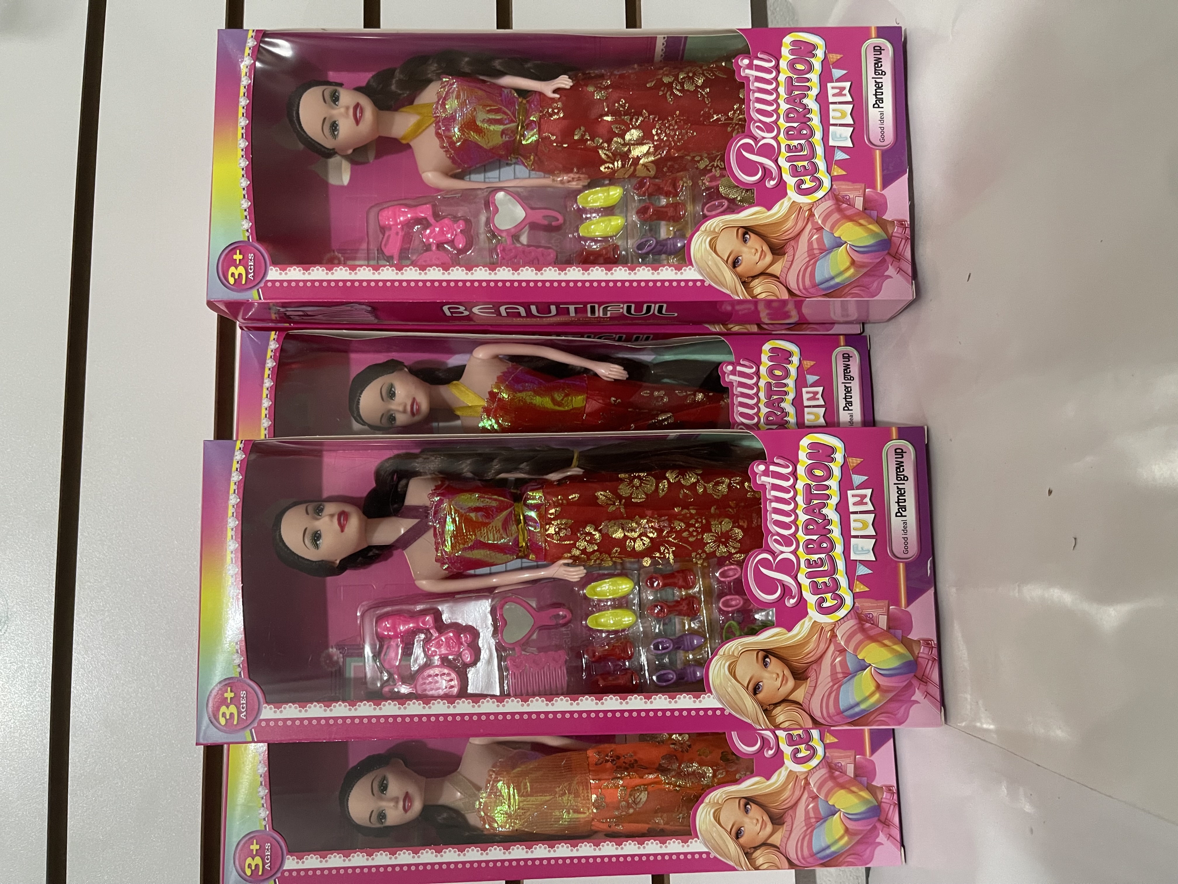 Muñeca en caja Mediana